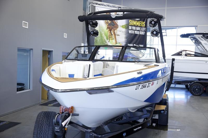 2021 Malibu 23 LSV