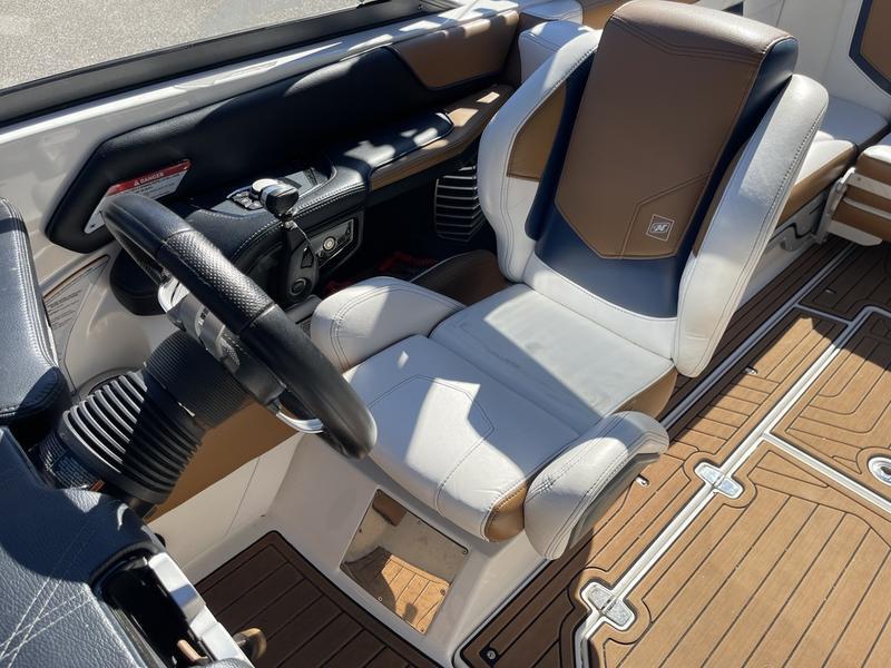 2017 Nautique G23