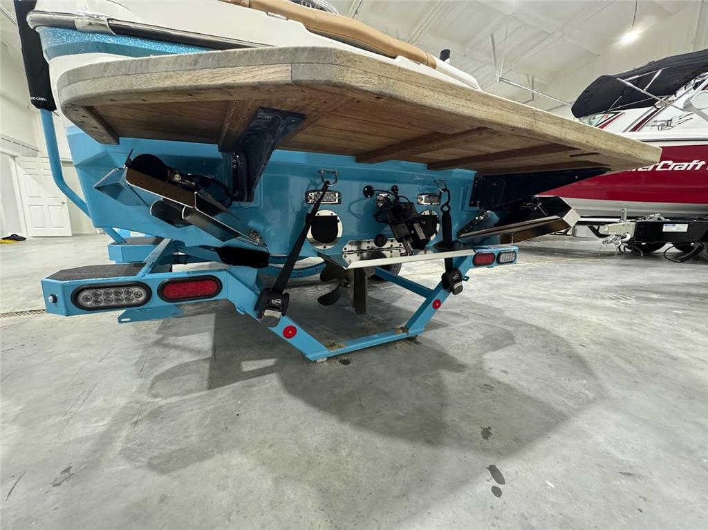 2022 MasterCraft NXT 24