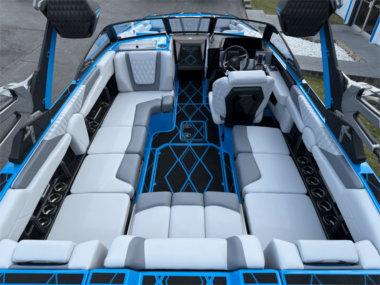 2025 Malibu M230