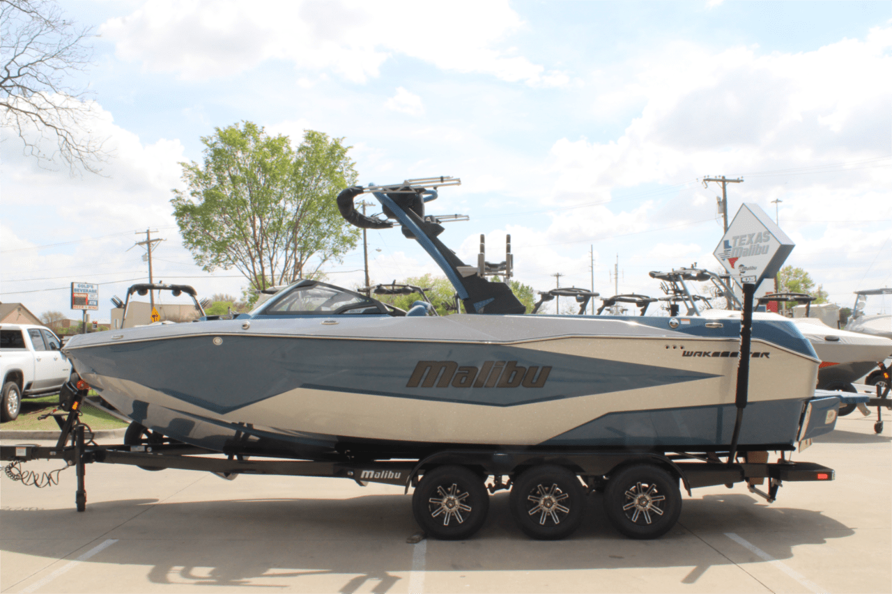 2025 Malibu 25 LSV