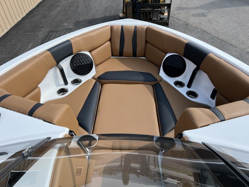 2023 Malibu 22 LSV