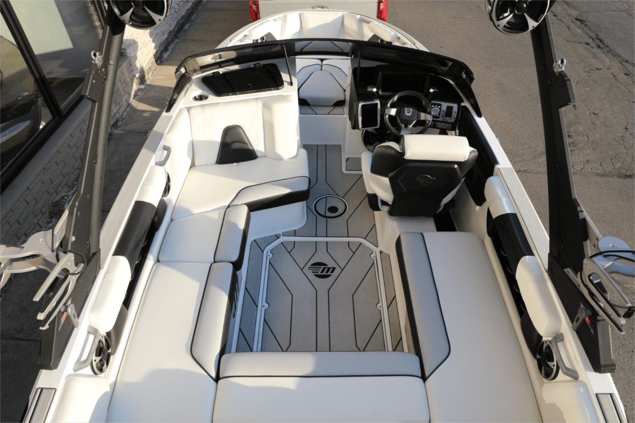 2021 Malibu 21 VLX Wakesetter M6di Motor – Just In! DEAL PENDING