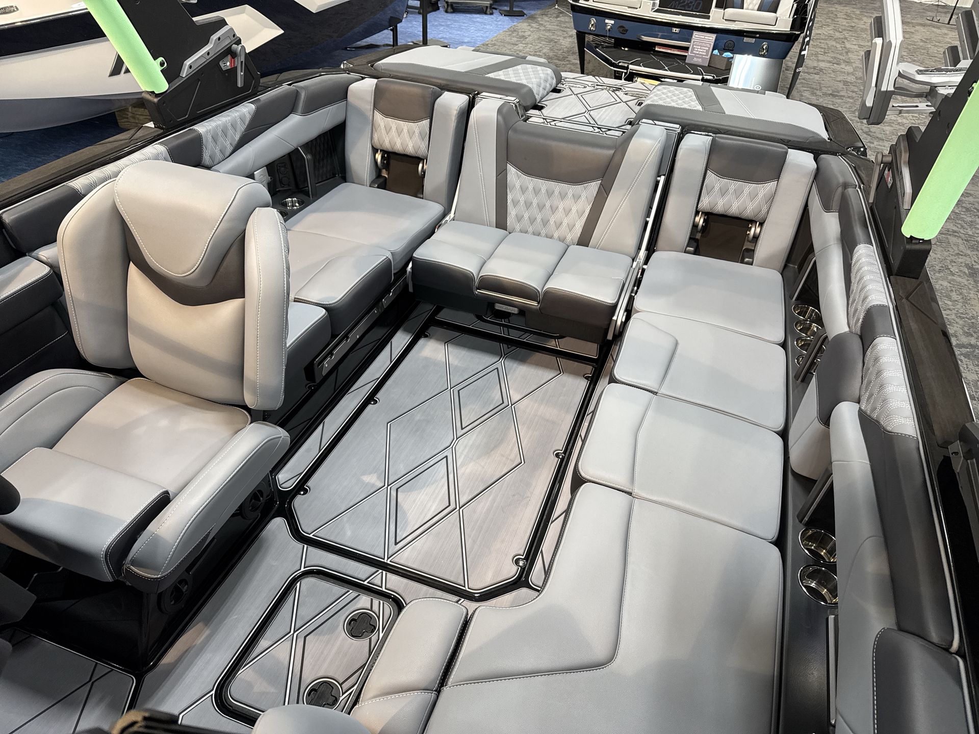 2025 Malibu M230