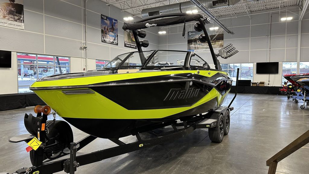 2024 Malibu 22 LSV