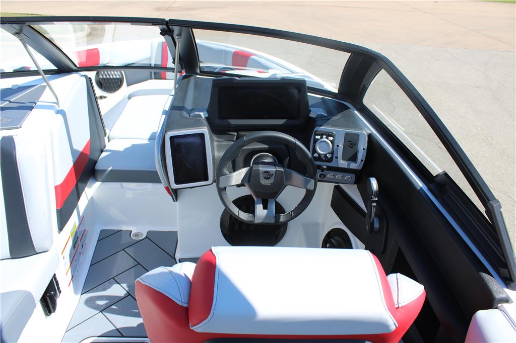 2023 Malibu 22 LSV