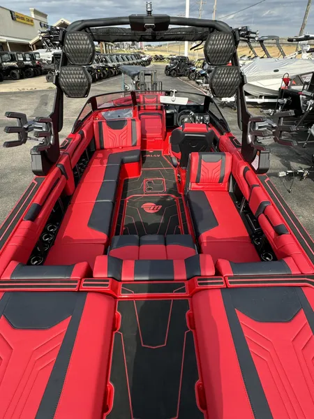 2025 Malibu 25 LSV
