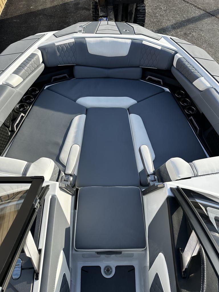 2023 Malibu Boats M240 (pending)