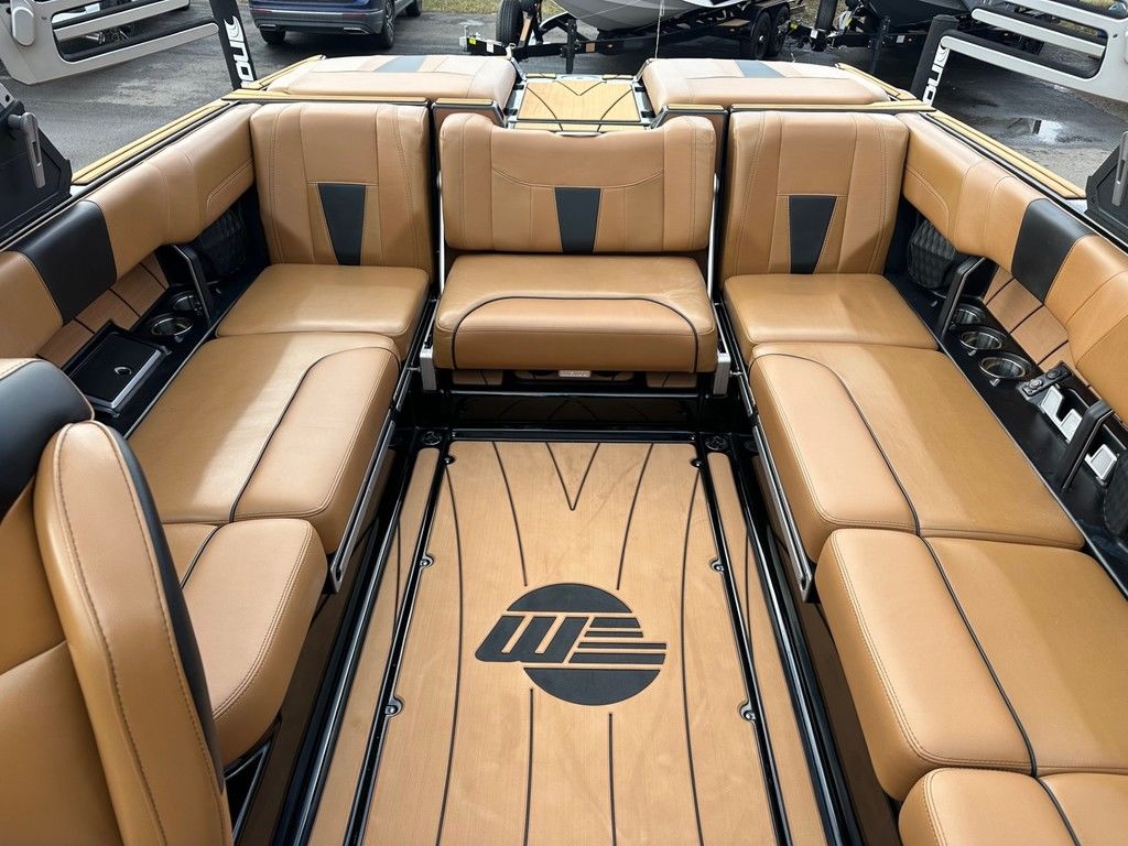 2022 Malibu Boats 23 LSV