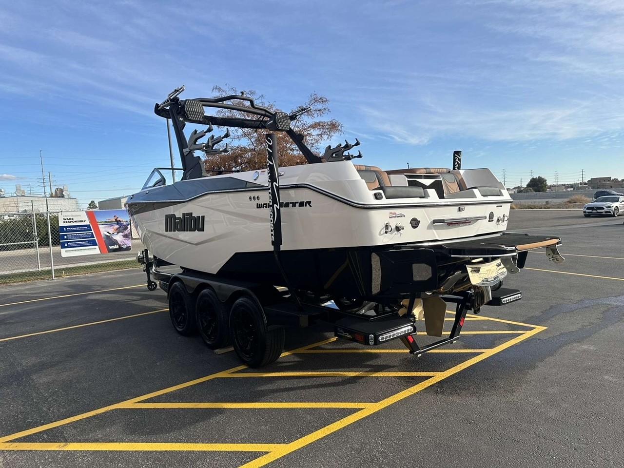 2025 Malibu 25 LSV