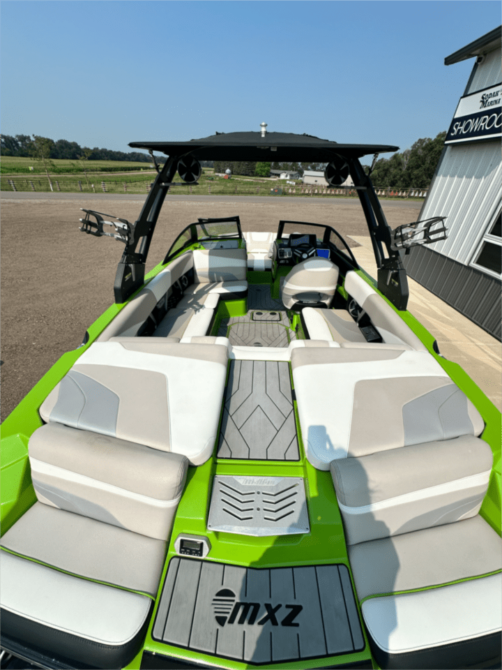 2017 Malibu Wakesetter 22 MXZ