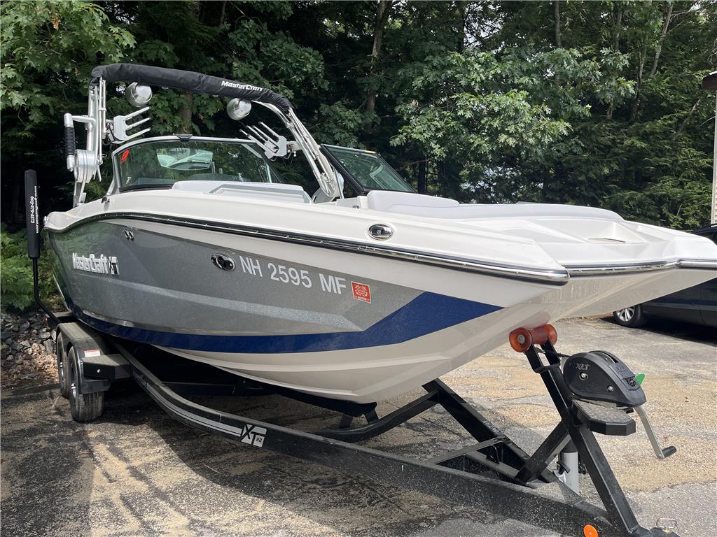 2021 MasterCraft XT22