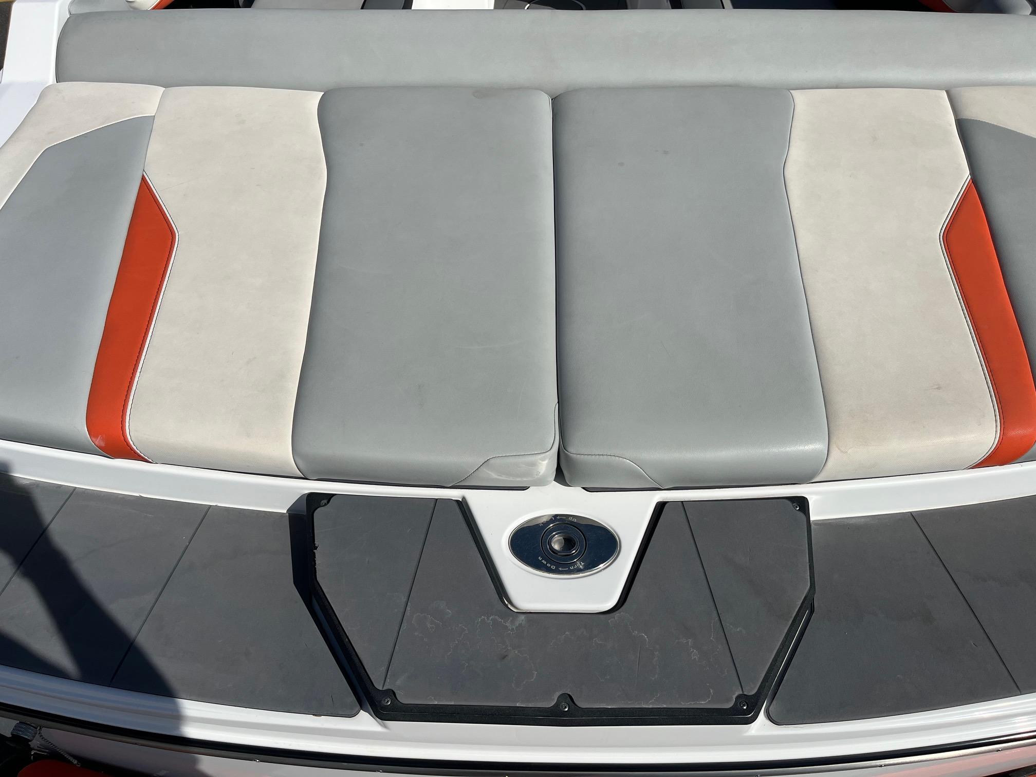 2022 Axis Wake T220