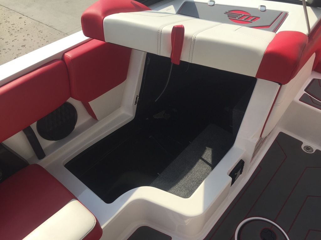 2022 Malibu Boats 21 LX