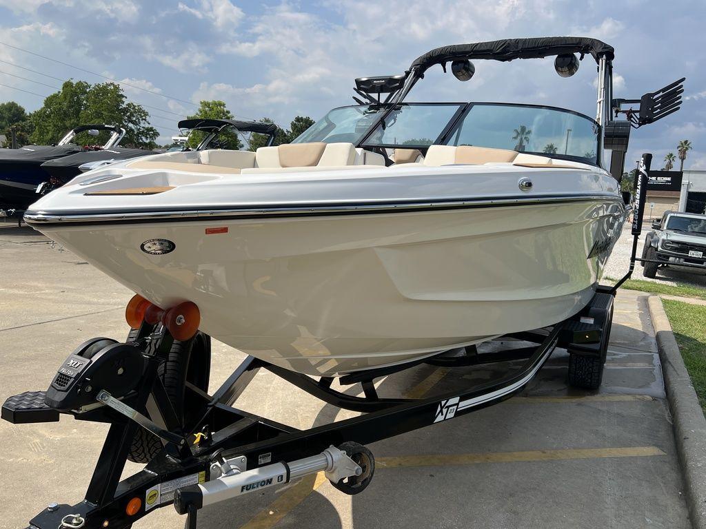 2023 MasterCraft XT23