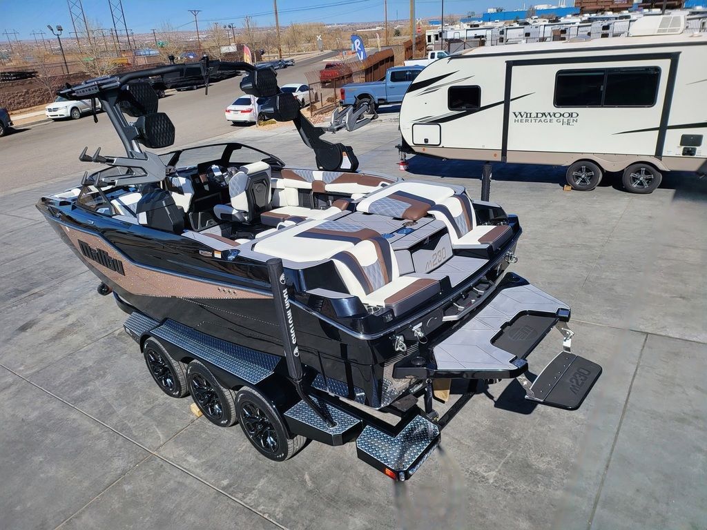 2025 Malibu Boats M230 Icon