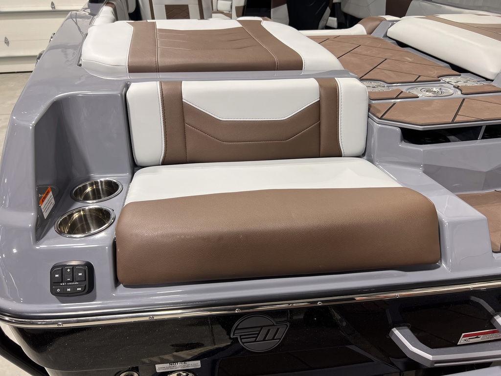 2025 Malibu 23 LSV
