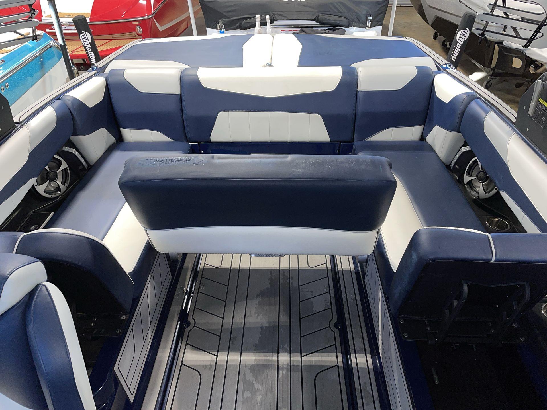 2019 Malibu 23LSV w/ Trailer