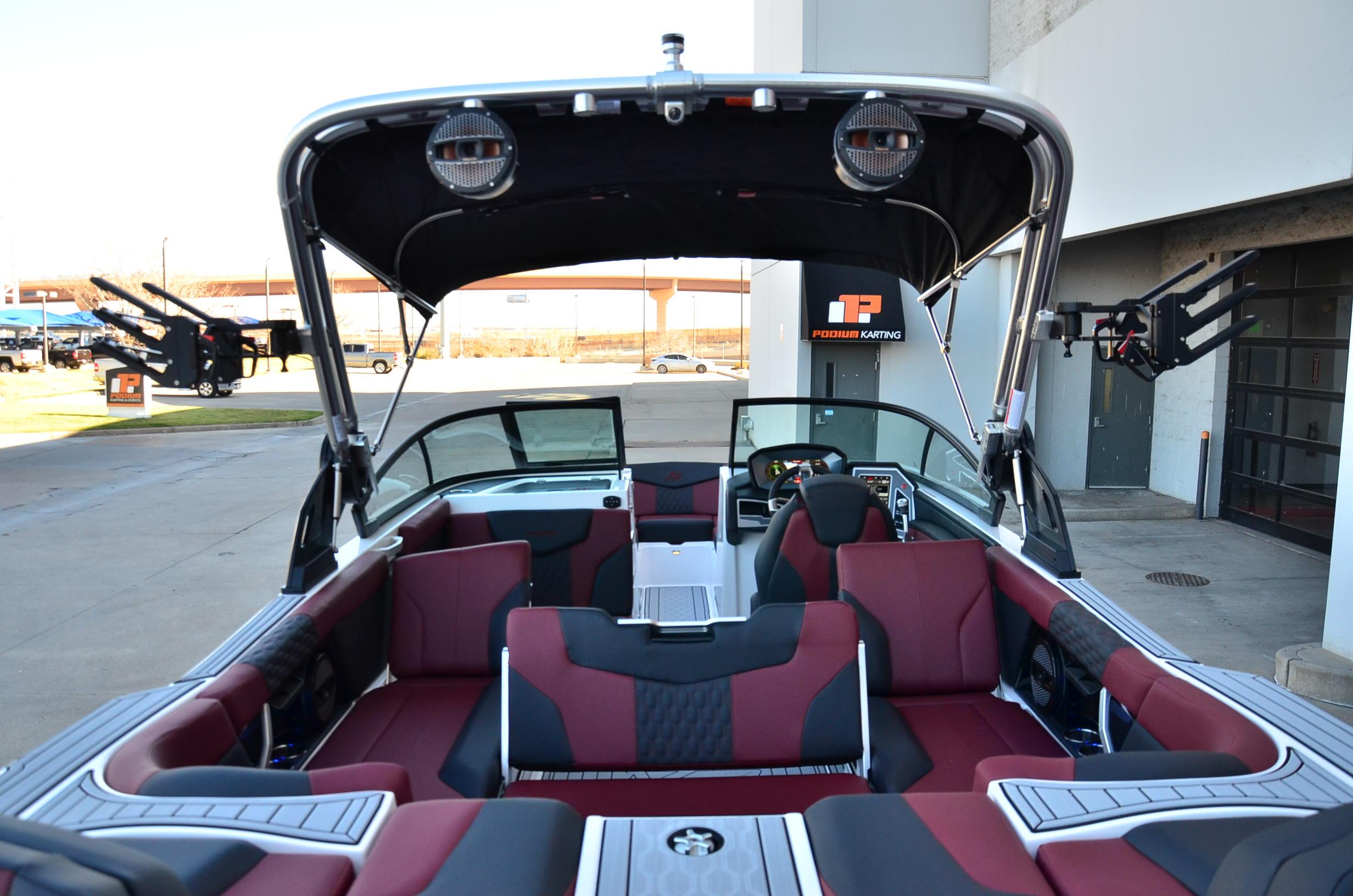 2024 MasterCraft XT24 w/ Ilmor 6.2! LOADED. Model Year End Clearance Priced!