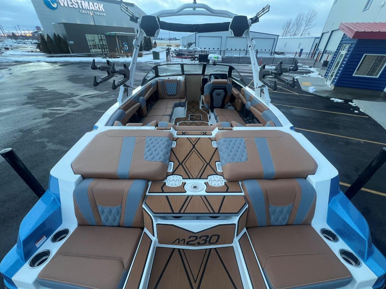 2025 Malibu M230