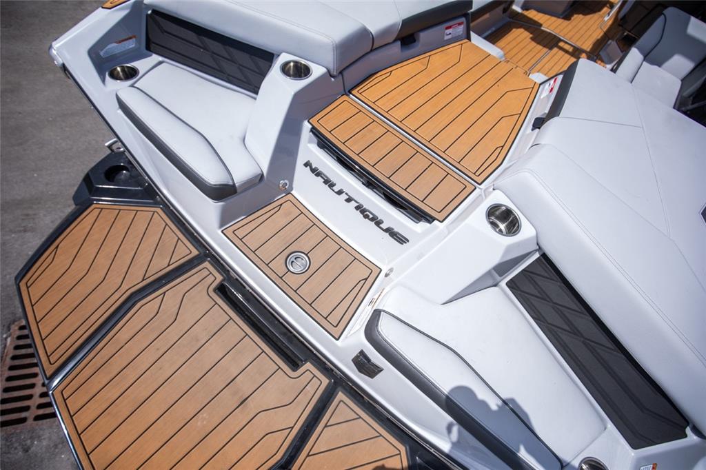 boat.Title
