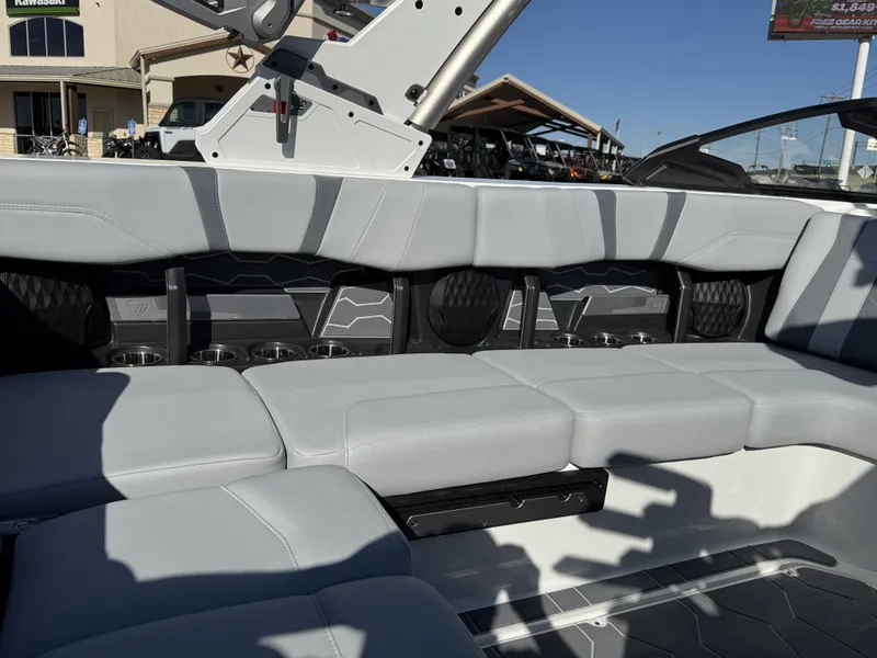 2025 Malibu 23 MXZ