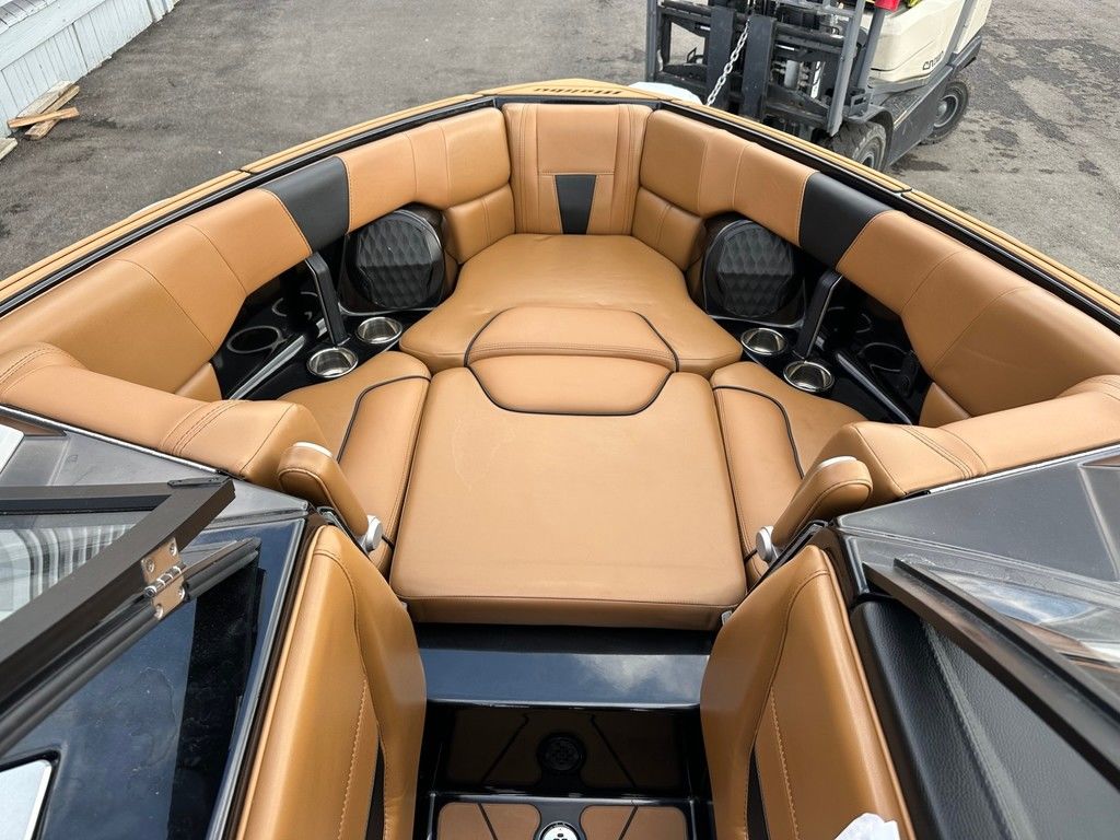 2022 Malibu Boats 23 LSV