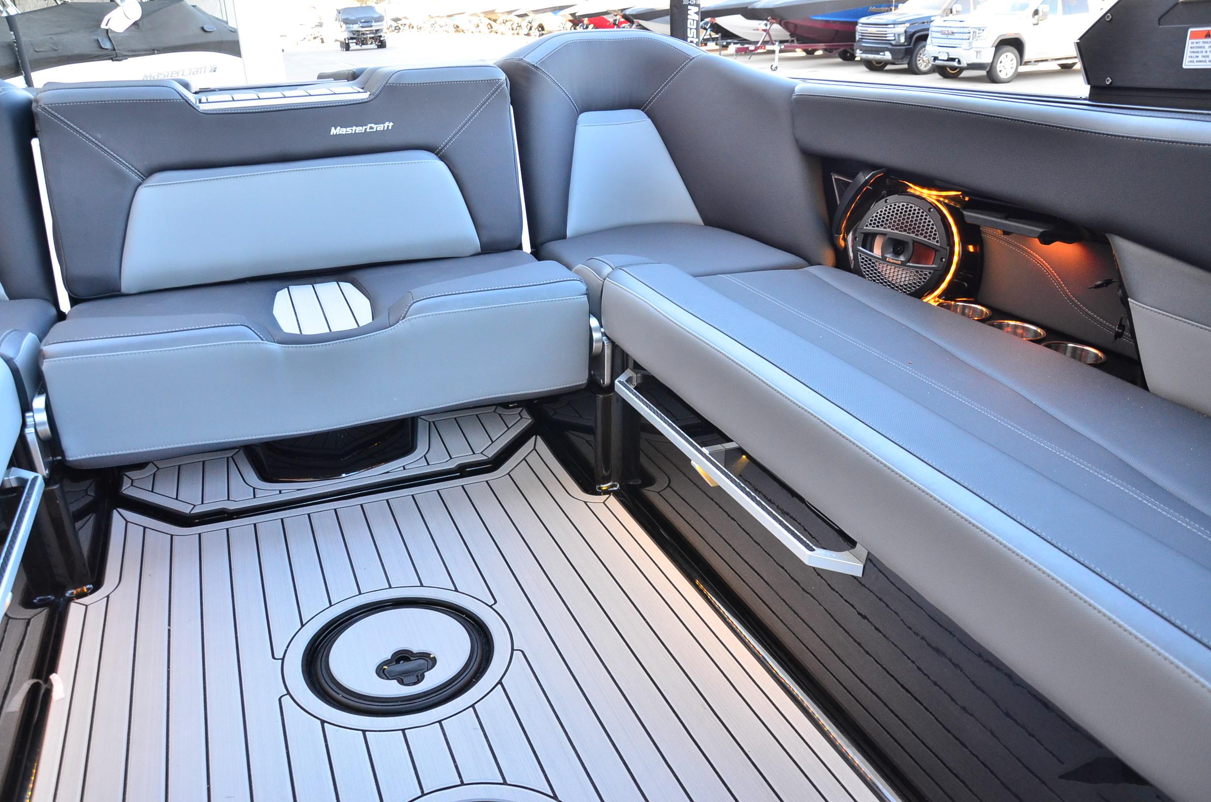 2024 MasterCraft XstarS – Ilmor 6.2 SuperCharged, LOADED! 2024 Model Year End Clearance!