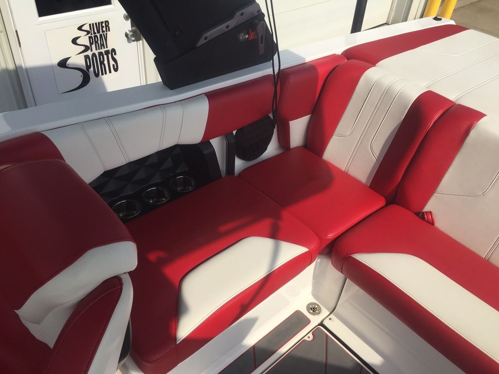 2022 Malibu Boats 21 LX