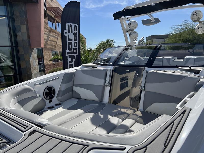 2017 Malibu 24 MXZ