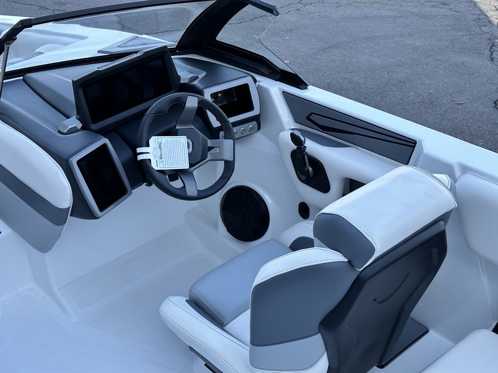 2024 Malibu 21 LX-R