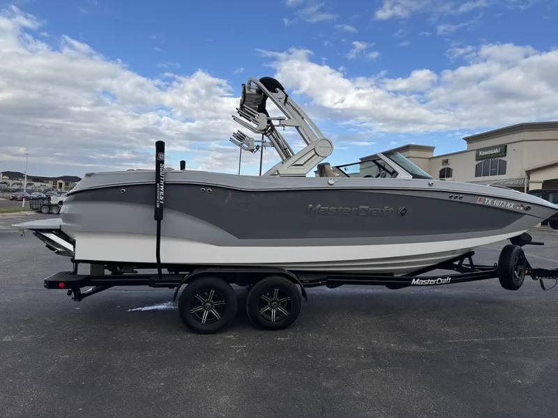 2023 MasterCraft X24