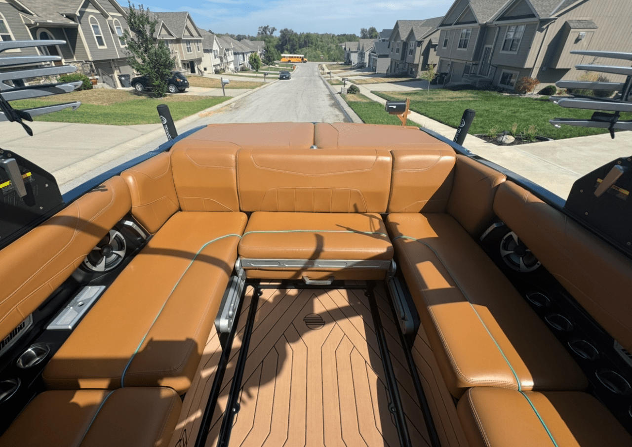 2019 Malibu 23 LSV