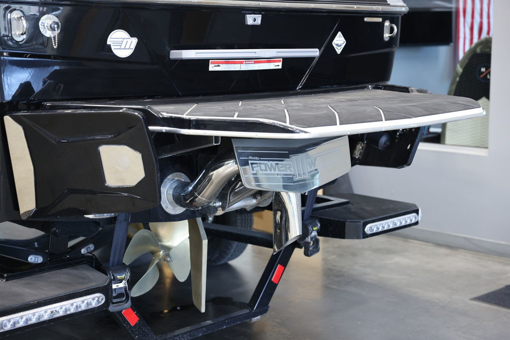2024 Malibu 22 LSV