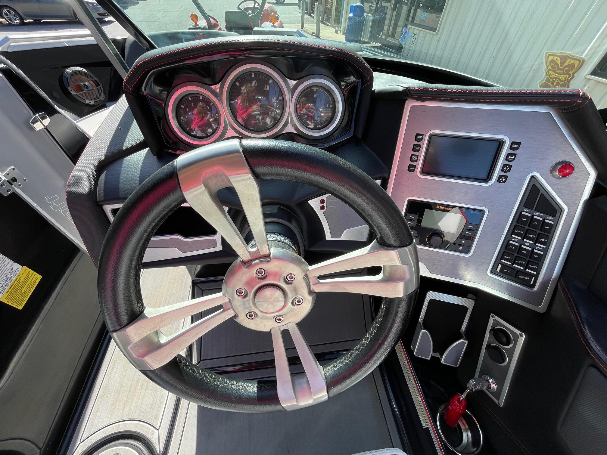 2018 MasterCraft XT21