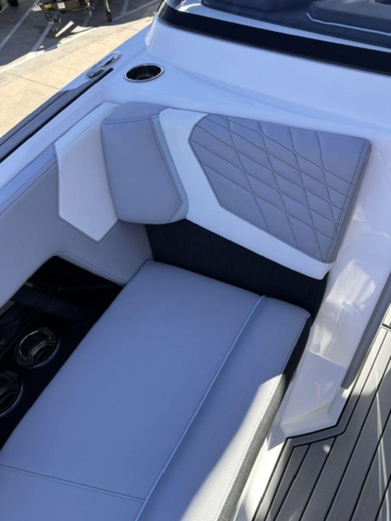 2024 Nautique G23