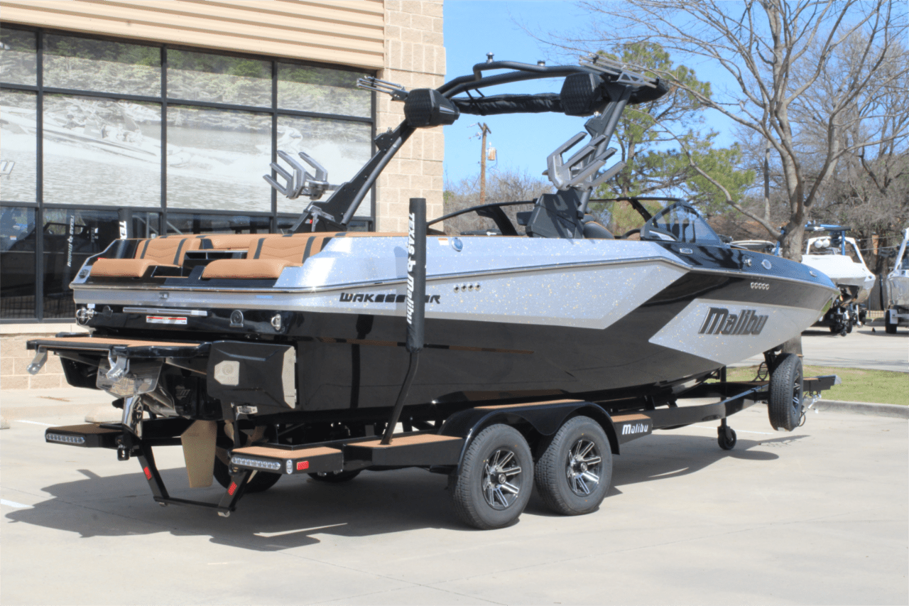 2025 Malibu 23 MXZ