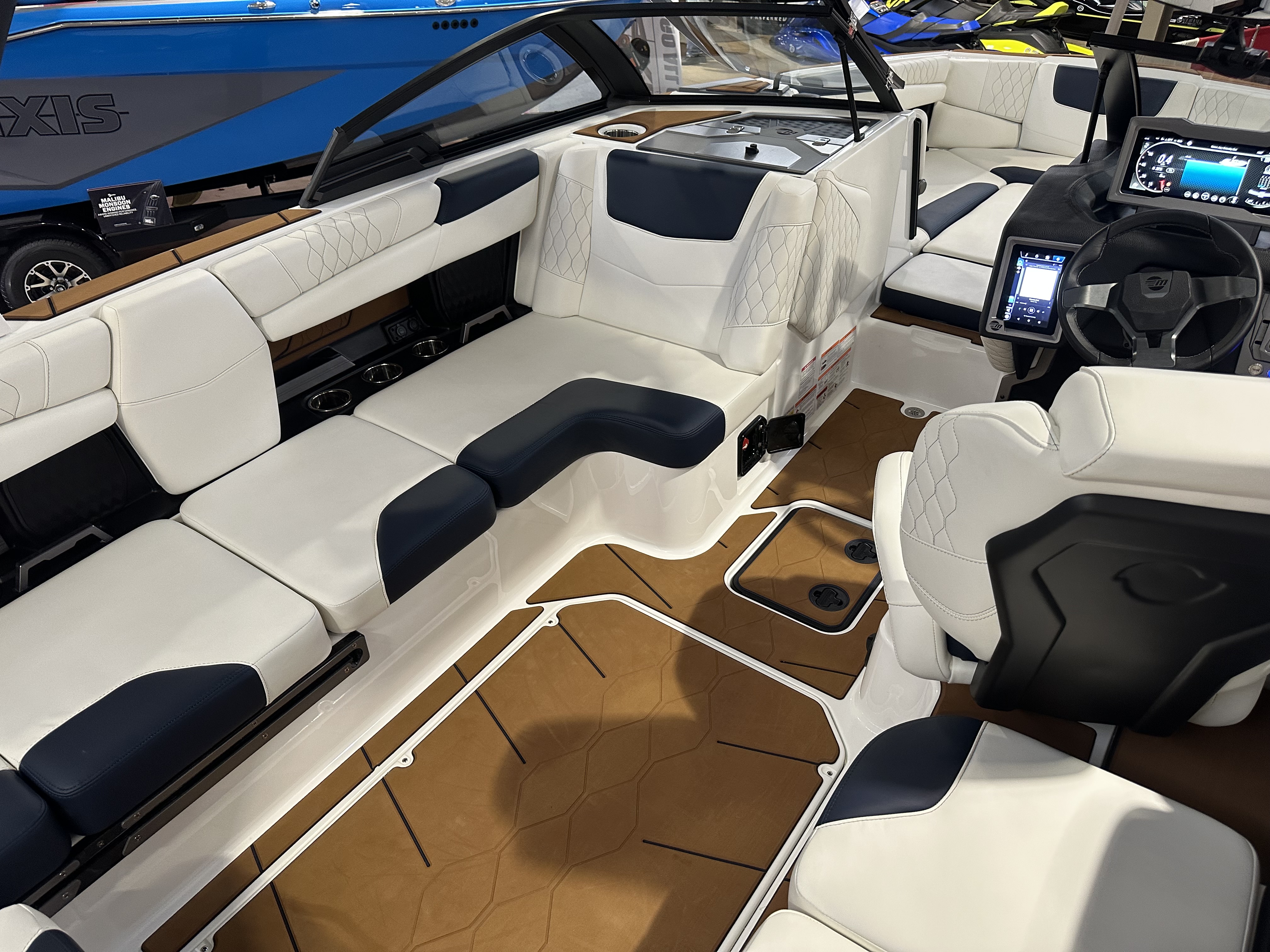 2023 Malibu Boats M220