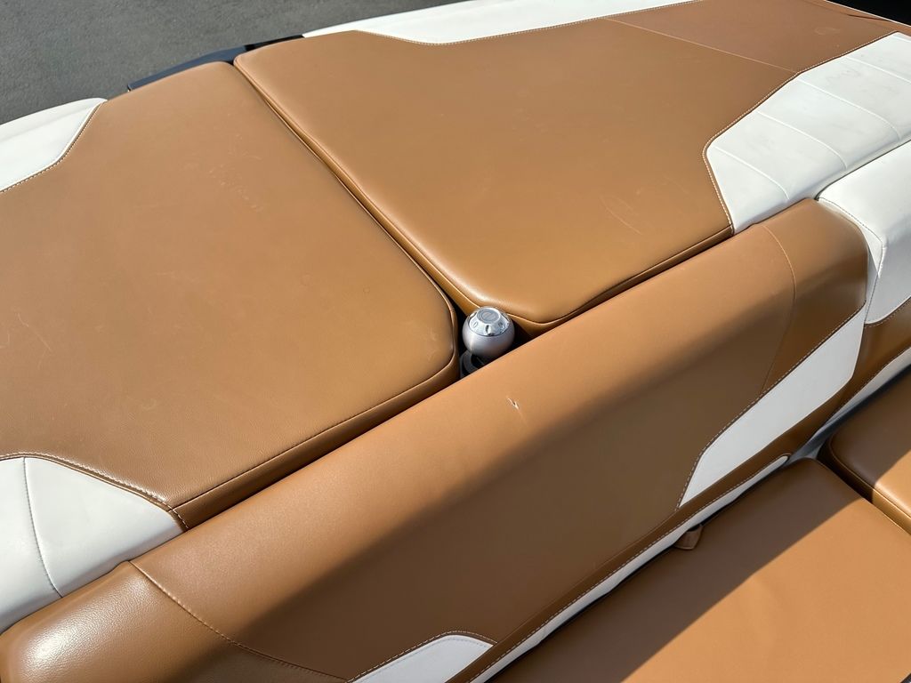 2022 Malibu Boats 22 LSV