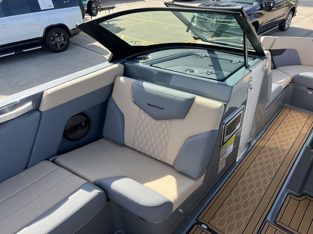 2024 MasterCraft XT23