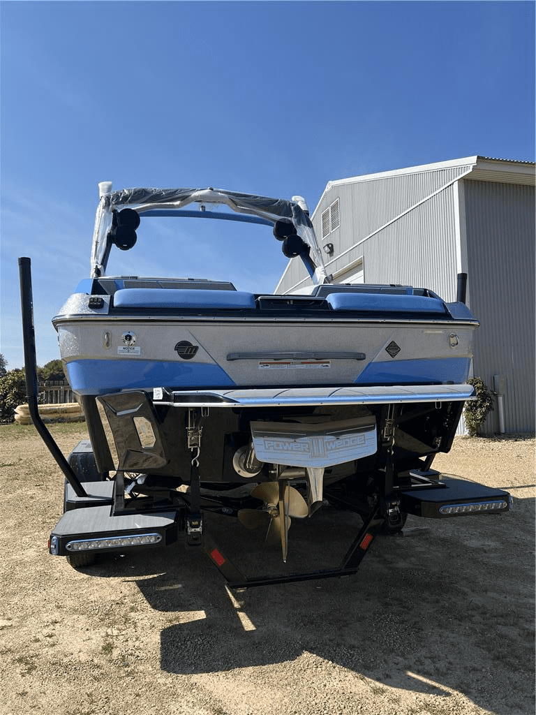 NEW 2024 MALIBU 22 LSV WAKESETTER W/ M6DI, TRAILER, AND DIAMOND HULL *DEMO*