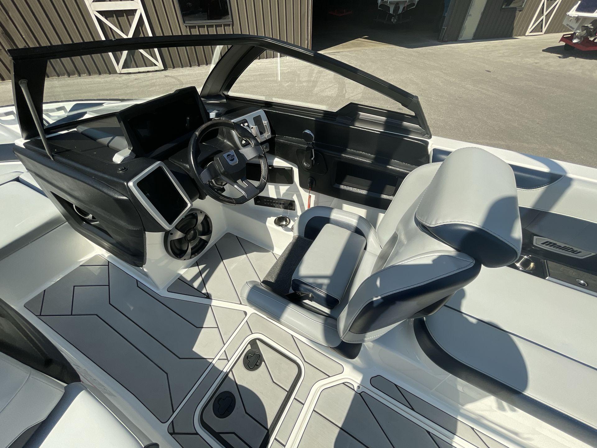 2021 Malibu 22 LSV