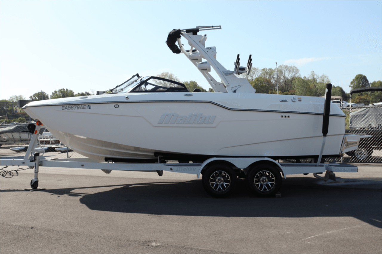 2021 Malibu M220