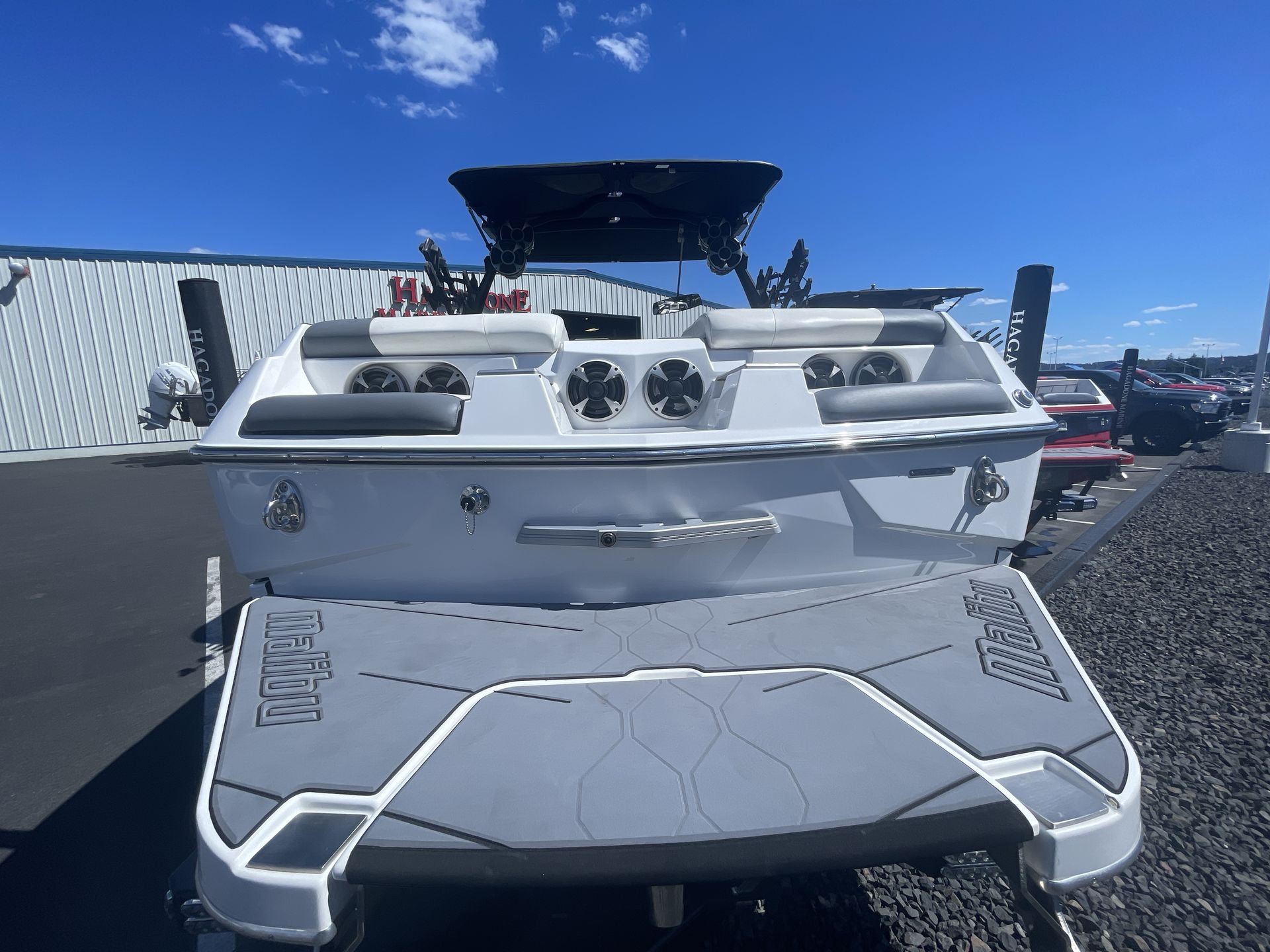 2021 Malibu M240