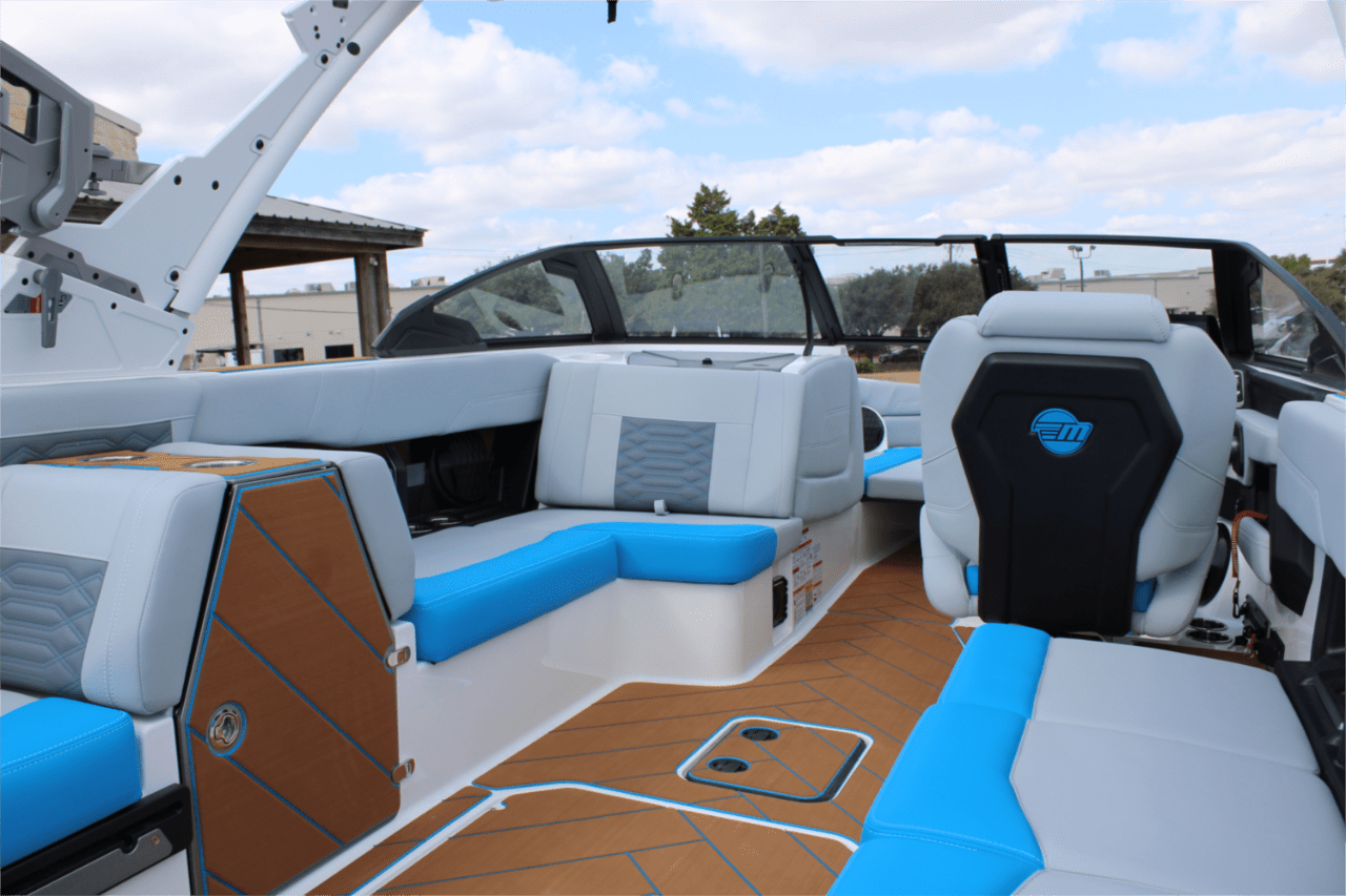 2025 Malibu 26 LSV