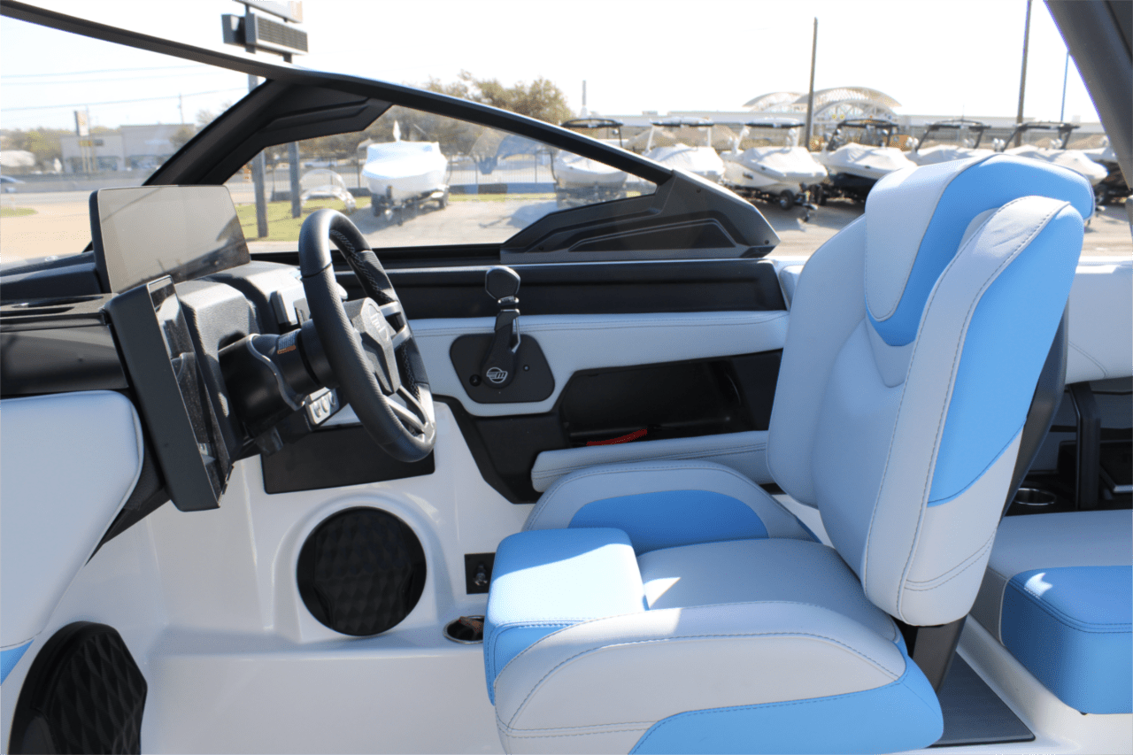 2025 Malibu 22 LSV