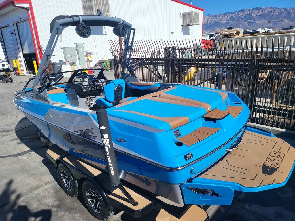 2020 Axis Wake Research T22 Icon