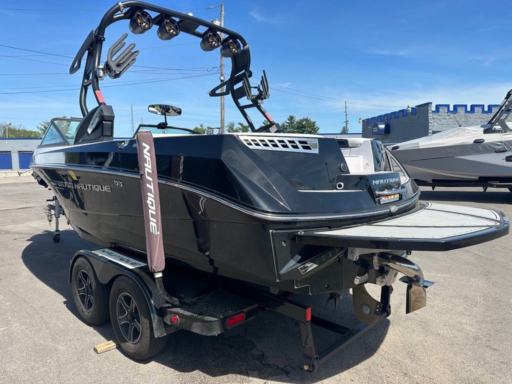 2015 Nautique 210