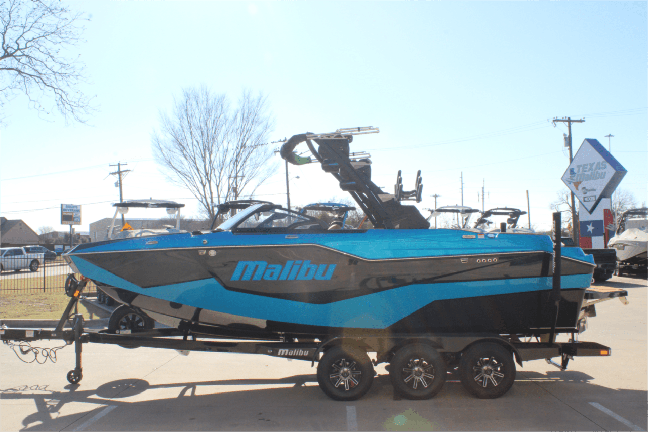 2025 Malibu M230