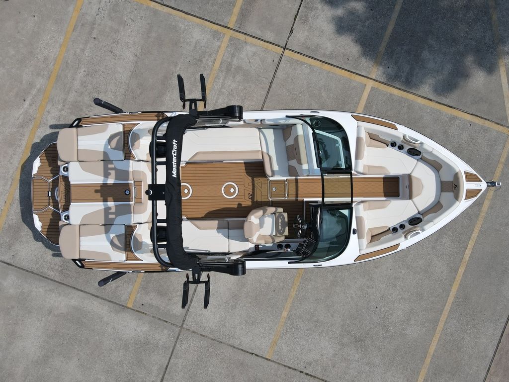 2023 MasterCraft XT23